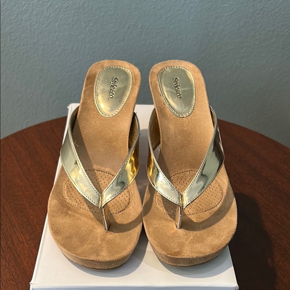 Styluxe Gold and Tan Wedge SandalsNWT-7.5 Style &Co sandals - Picture 1 of 8
